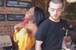 कभी रेस्तरां में वेटर था 'यूफोरिया' स्टार, वीडियो हुआ वायरल कभी रेस्तरां में वेटर था 'यूफोरिया' स्टार, वीडियो हुआ वायरल