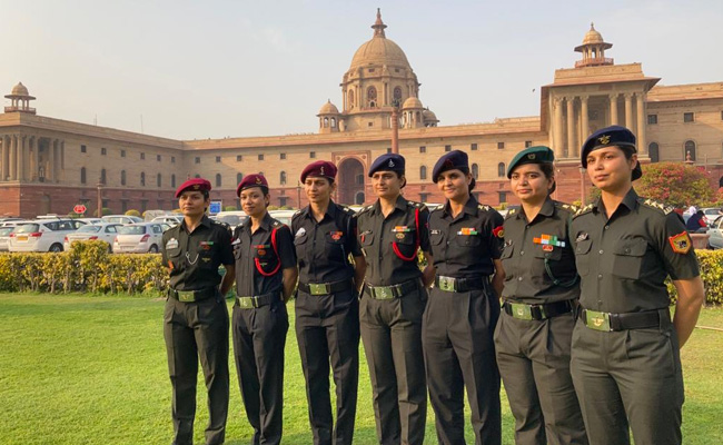 Top Army Officer\'s Controversial Review Of Women Colonels