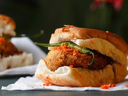 Street Food: This Chilli Cheese Vada Pav Will Tantalise Your Taste Buds