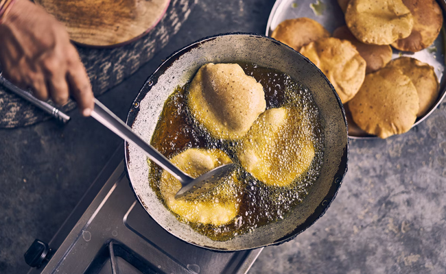 This Viral Hack For Oil-Free, Crispy Puris Is Taking Over The Internet