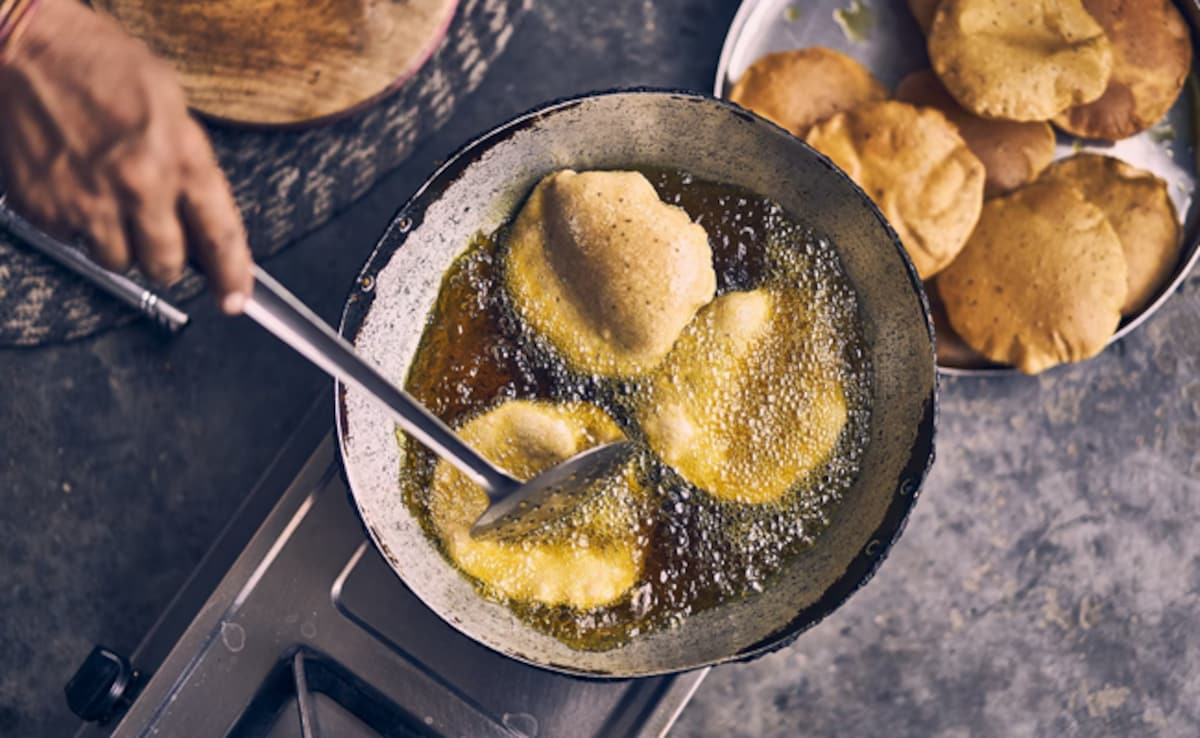 This Viral Hack For Oil-Free, Crispy Puris Is Taking Over The Internet