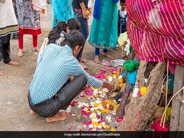 Phalguna Purnima 2022: मान्यताओं के अनुसार इस तरह जुड़े हैं फाल्गुन पूर्णिमा और होलिका दहन, जानें तिथि और दोनों का संबंध  Phalguna Purnima 2022: मान्यताओं के अनुसार इस तरह जुड़े हैं फाल्गुन पूर्णिमा और होलिका दहन, जानें तिथि और दोनों का संबंध
