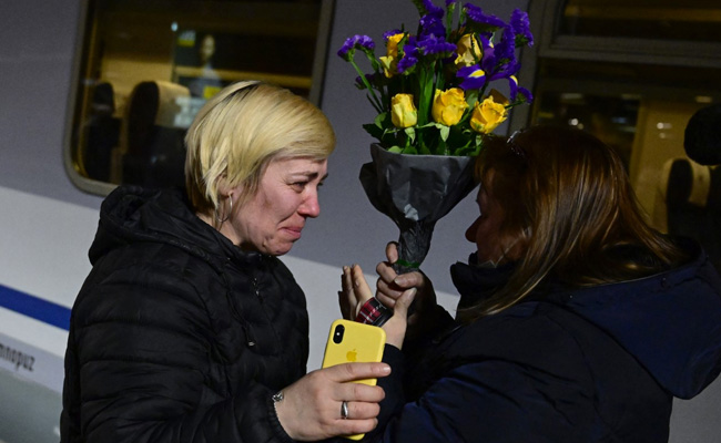 "Dear Passengers From Ukraine, Welcome...": Refugees Pour Into Germany