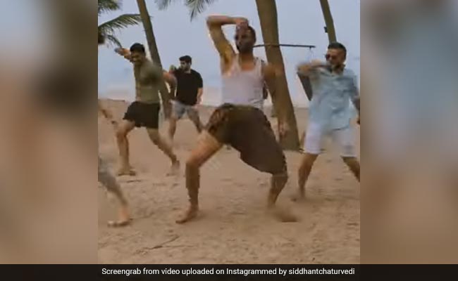 Siddhant Chaturvedi Took Akshay Kumar's Viral "<i>Bewafa</i> Challenge." So, How Did He Do?