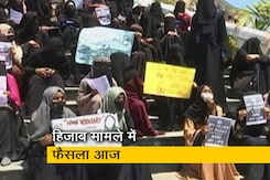 हिजाब मामले में आज कर्नाटक हाईकोर्ट की तीन जजों की बैंच सुनाएगी फैसला  हिजाब मामले में आज कर्नाटक हाईकोर्ट की तीन जजों की बैंच सुनाएगी फैसला