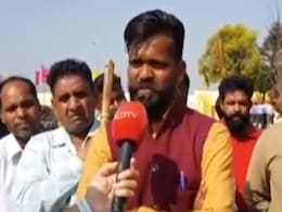 भगवंत मान के शपथ ग्रहण समारोह में झाड़ू लेकर पहुंचे सफाईकर्मी, कहा- AAP से काफी उम्मीद भगवंत मान के शपथ ग्रहण समारोह में झाड़ू लेकर पहुंचे सफाईकर्मी, कहा- AAP से काफी उम्मीद