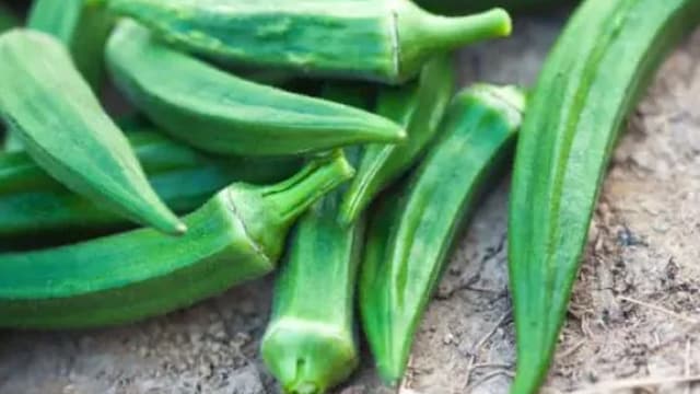 The vitamin C, calcium, and magnesium in okra are essential for maintaining strong bones