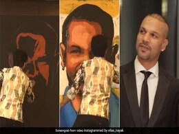 VIDEO: खुद का पोट्रेट देख हैरत में पड़े क्रिकेटर Shikhar Dhawan, आर्टिस्ट के टैलेंट के हुए कायल VIDEO: खुद का पोट्रेट देख हैरत में पड़े क्रिकेटर Shikhar Dhawan, आर्टिस्ट के टैलेंट के हुए कायल