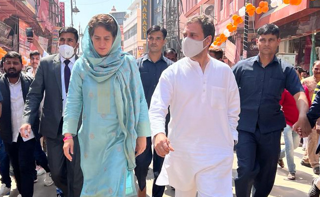 VIDEO: बनारस में तीन दिन तक कबीर मठ में रुकीं प्रियंका गांधी, समझा कबीर-दर्शन