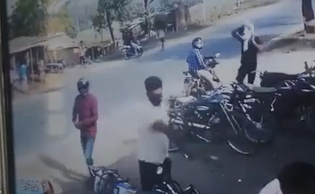 बिहार के पूर्वी चंपारण में शिक्षक की गोली मारकर हत्या, अंधाधुंध फायरिंग करते फरार हुए आरोपी