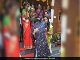 बहन को विदा करते हुए फूट-फूटकर रोने लगा भाई, गले से लगाकर कही ये बात, Video देख आप भी रो पड़ेंगे बहन को विदा करते हुए फूट-फूटकर रोने लगा भाई, गले से लगाकर कही ये बात, Video देख आप भी रो पड़ेंगे