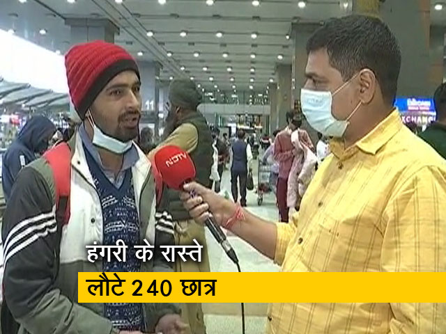 यूक्रेन में फंसे 240 छात्रों को लेकर दिल्ली पहुंचा एयर इंडिया का विमान