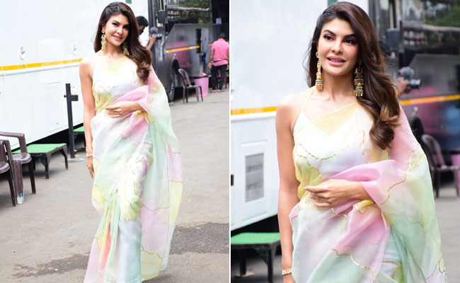 Elegant Is An Understatement For Jacqueline Fernandez In A Dreamy Pastel <i>Saree</i>
