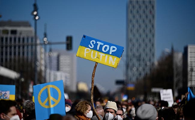 France Detains 2 Over Protest At Villa Of Putin's Former Son-In-Law