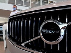 Volvo Cars Sees Chip Shortage Extending Into 2022, Q3 Profit Dips