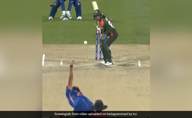 झूलन गोस्वामी ने 'लॉलीपॉप यॉर्कर' से बांग्लादेशी बैटर को किया कंफ्यूज, खड़े- खड़े हो गई बोल्ड- Video