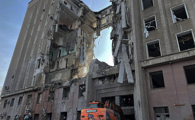 Pink Floyd's First Song Since 1994 "Hey, Hey, Rise-Up!" Is For Ukraine