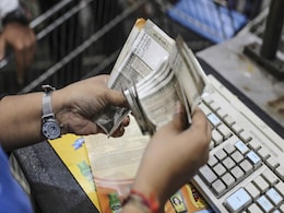 रुपया क्या 80 के पार जाएगा? जानें गिरावट की 5 बड़ी वजहें, आम आदमी पर क्या साइड इफेक्ट रुपया क्या 80 के पार जाएगा? जानें गिरावट की 5 बड़ी वजहें, आम आदमी पर क्या साइड इफेक्ट