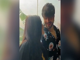रोमांटिक रील बनाते हुए Aly Goni ने की ऐसी हरकत, फैन्स बोले- जैस्मिन को किधर फेंक दिया...देखें वायरल Video  रोमांटिक रील बनाते हुए Aly Goni ने की ऐसी हरकत, फैन्स बोले- जैस्मिन को किधर फेंक दिया...देखें वायरल Video