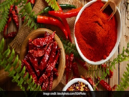 First Heat, Then Floods Wipe Out Farms In Pakistan's Chilli Capital First Heat, Then Floods Wipe Out Farms In Pakistan's Chilli Capital
