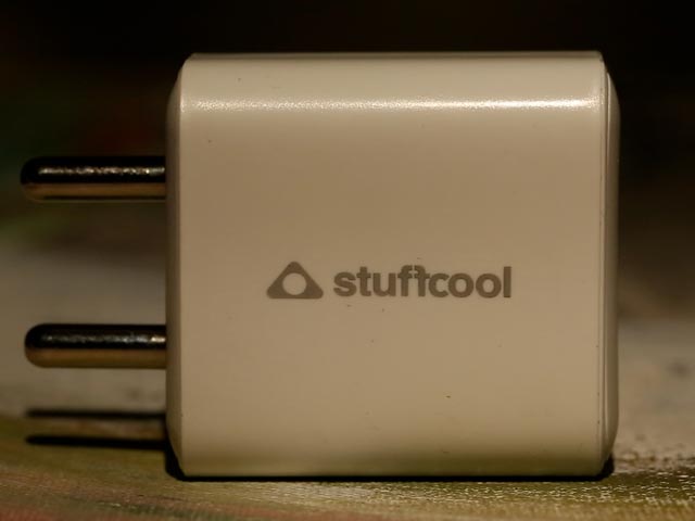 Stuffcool Flow 25: Why You Should Not Buy Expensive First-Party Smartphone Chargers