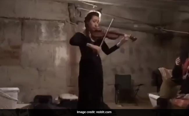Video: Ukraine की इस लड़की के 'संगीत' से 'हार रहे रूसी तोप, टैंक और बम धमाके'