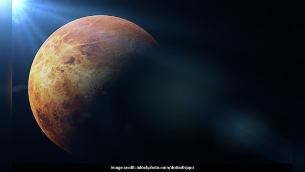 Venus Transit 2025: शुक्र का चित्रा नक्षत्र में हुआ गोचर, जानें किसकी चमकेगी किस्मत और किन्हें रहना होगा सावधान?
