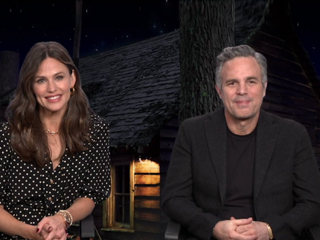 Mark Ruffalo and Jennifer Garner on Reuniting for 'The Adam Project'