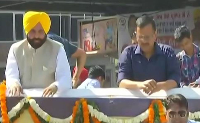Arvind Kejriwal, Bhagwant Mann Hold Mega Roadshow In Amritsar After Punjab Sweep