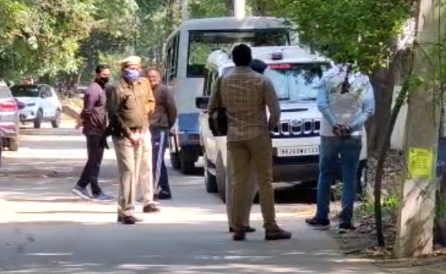 गुरुग्राम के सेक्‍टर 31 के बंद पड़े घर से तलाशी के दौरान मिले आधा दर्जन हैंड ग्रेनेड