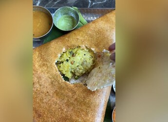 Watch: Food Blogger Shows The Right Way To Eat Dosa; Internet Finds It Unacceptable Watch: Food Blogger Shows The Right Way To Eat Dosa; Internet Finds It Unacceptable
