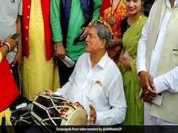 कोई रंग में सराबोर, तो कोई बजा रहा ढोल, देखें- नेताओं ने कैसे मनाई होली? कोई रंग में सराबोर, तो कोई बजा रहा ढोल, देखें- नेताओं ने कैसे मनाई होली?