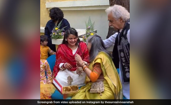 Pics: Shahid Kapoor, Mira Rajput Pose At Sanah Kapur's <i>Chooda</i> Ceremony