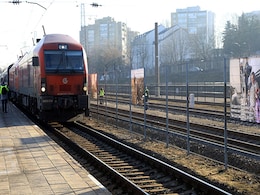 Ukraine Exhibits War Images At Train Station To Shock Russians Ukraine Exhibits War Images At Train Station To Shock Russians