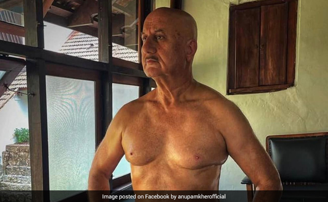 67 साल की उम्र में फिट होकर ख़ुद को अनुपम खेर ने दिया शानदार गिफ्ट, लोगों ने कहा- माचो मैन