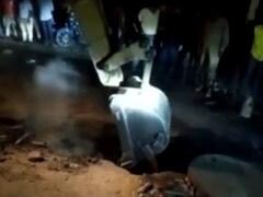 दिल्ली : सीवर में काम करने उतरे एमटीएनएल के तीन कर्मियों समेत चार की दर्दनाक मौत