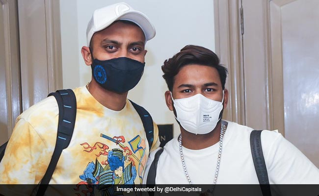Indian Premier League 2022: Rishabh Pant, Axar Patel, Prithvi Shaw Join Delhi Capitals Squad in Mumbai