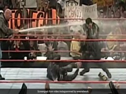 जब WWE के इस पहलवान ने रिंग में कर दी थी बियर की बारिश, देखिए जबरदस्त VIDEO जब WWE के इस पहलवान ने रिंग में कर दी थी बियर की बारिश, देखिए जबरदस्त VIDEO