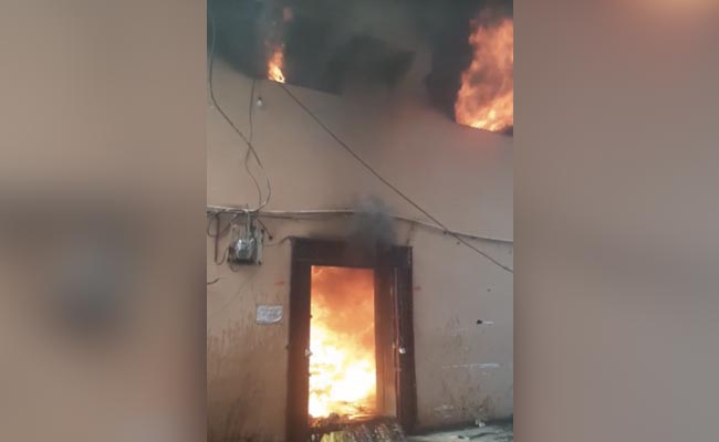 MP: सागर में तेल की गोदाम में लगी भीषण आग, 8 घंटे की मशक्‍कत के बाद पाया जा सका काबू