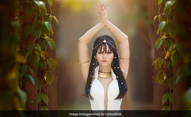 Rubina Dilaik ने यूनिक लुक के साथ शेयर कीं तस्वीरें, फैन्स बोले- नागिन की याद आ गई