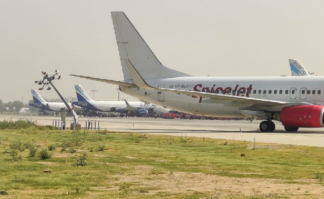 Video: SpiceJet Plane Hits Pole Before Take-Off At Delhi Airport