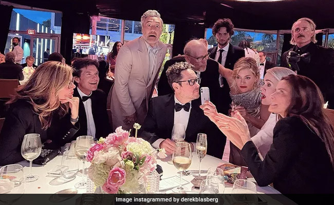 At The Vanity Fair Oscar Party, Everyone Was Busy Googling Will Smith-Chris Rock Slapgate