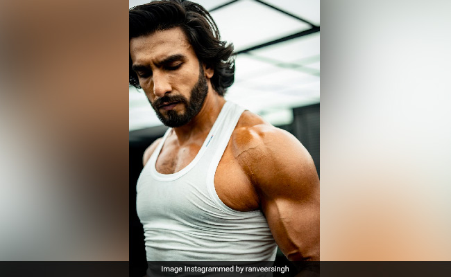 Ranveer Singh Shows Off His "Jordaaar" Body In New Photos