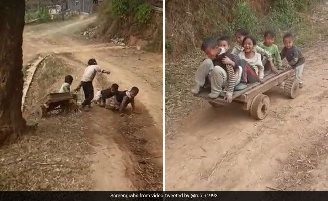 ठेले पर बैठकर खेल रहे थे बच्चे, बैलेंस बिगड़ा गाड़ी के साथ भर भराकर गिरे सब, गिरते ही किया ये मज़ेदार काम