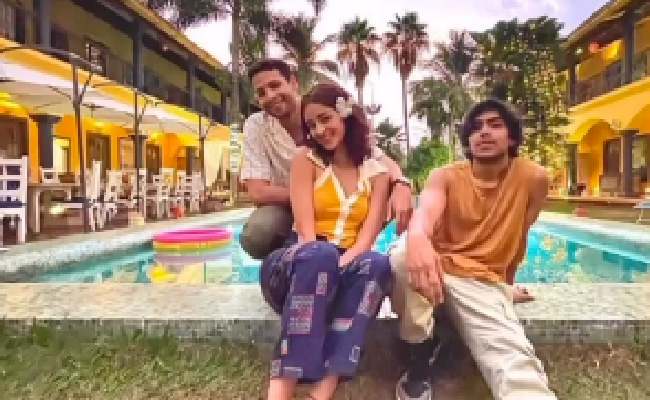 Ananya Panday Is Giving Us <i>"Dil Chahta Hai"</i> Vibes With <i>Kho Gaye Hum Kahan</i> Co-stars Siddhant And Adarsh