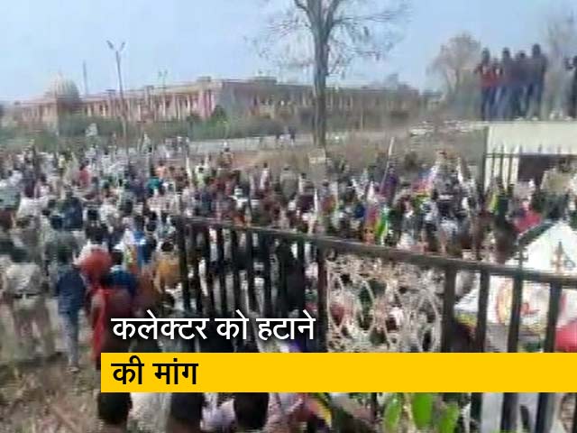 छत्तीसगढ :  सुकमा के आदिवासियों ने कलेक्टर का किया घेराव, हजारों किसानों ने जताया विरोध