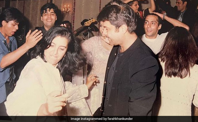 Can You Spot Shah Rukh Khan, Salman Khan In This Throwback From Maheep And Sanjay Kapoor's <i>Sangeet</i>?