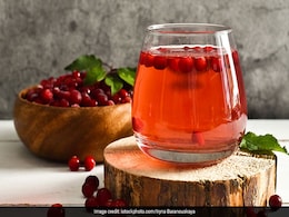 Cranberry Juice: सेहत के लिए बेहद फायदेमंद होता है क्रेनबेरी जूस, आप भी बना सकते हैं इसे अपनी डाइट का हिस्सा  Cranberry Juice: सेहत के लिए बेहद फायदेमंद होता है क्रेनबेरी जूस, आप भी बना सकते हैं इसे अपनी डाइट का हिस्सा