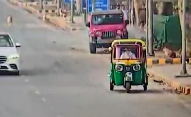 Video Shows Horrific Accident In Central Delhi, SUV Runs Over Pedestrian