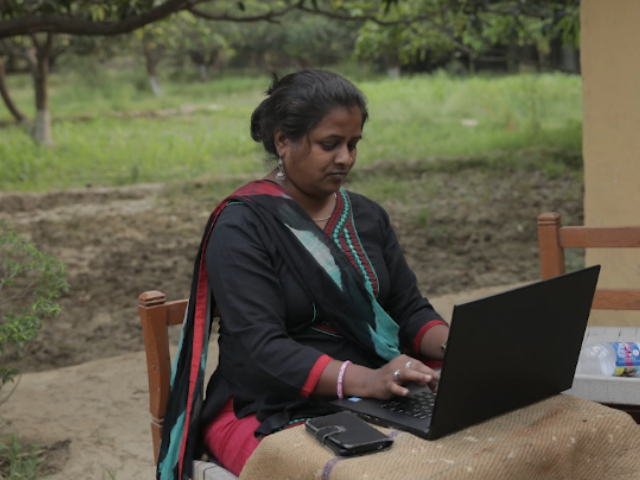 अंतरराष्ट्रीय महिला दिवस: खबर लहरिया, एक ग्रामीण महिला समाचार नेटवर्क, के साथ विशेष साक्षात्कार